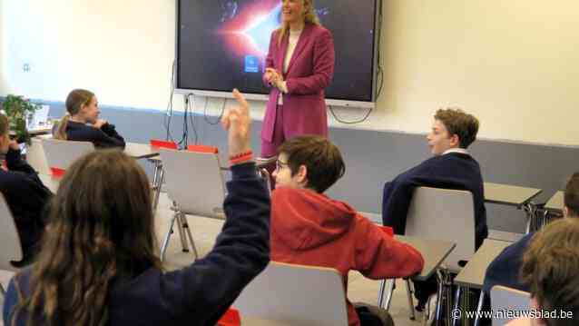 Minister Verlinden strooit met levenslessen in Vita et Pax-college: “Treed nu en dan uit je comfortzone”