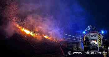 Brand an Bahndamm - Zugverkehr zwischen Erlangen und Forchheim kurzzeitig eingestellt