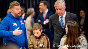 Koning Filip duikt in wereld van artificiële intelligentie tijdens bezoek aan Technopolis: “Hij was erg geïnteresseerd”