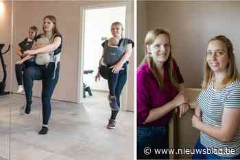 Emily en Diede laten prille mama’s dansen met hun baby’s in draagzak: “Het heeft tal van voordelen”