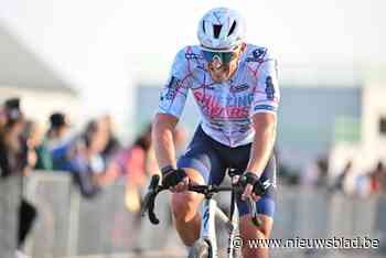 David Desmecht op het podium in Vollezele: “Helaas was het de laatste editie van mijn lievelingskoers”