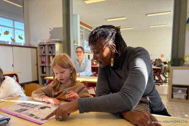 Zeldzaam bezoek uit Afrika in basisschool: “Unieke kans om ervaringen uit te wisselen”