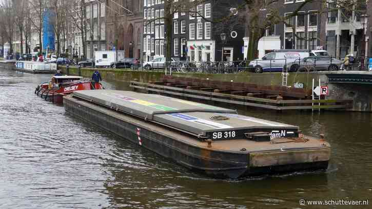 D. Bos Sleepdienst vaart dagelijks vuilnis Amsterdam uit