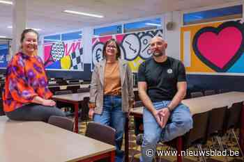 Refter Oscar Romerocollege onder handen genomen door kunstenaar: “Veel herinneringen kwamen naar boven”