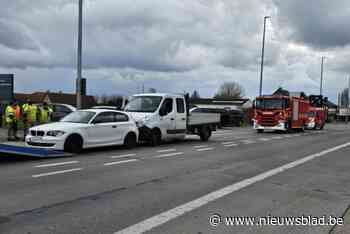Vrachtwagen rijdt in op kleine file: vier betrokken wagens, geen gewonden