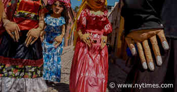 He Makes Giant Puppets to Dance Through Mexican Streets