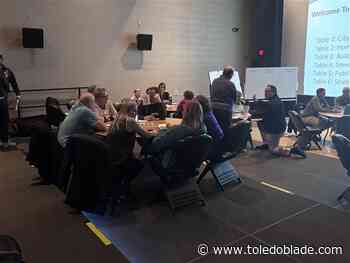 Seeking information: Crowd turns out to meet with Maumee officials