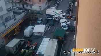 Il mercato senza regole da vent'anni viene "sanato" dal municipio. Ma c'è chi dice no