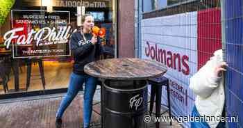 Ramptoeristen in hartje Arnhem opgelet: Riza (25) laat je schrikken met haar megafoon