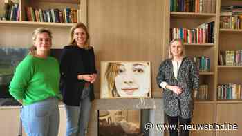 Dementie-onderzoekster schenkt kunstwerken aan woonzorgcentra: “Kunst zet aan tot gesprekken”