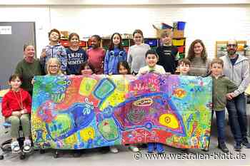 Kinder aus dem Offenen Ganztag gestalten abstrakten Plan vom Stadtteil