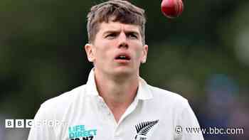 Yorkshire sign New Zealand international Sears