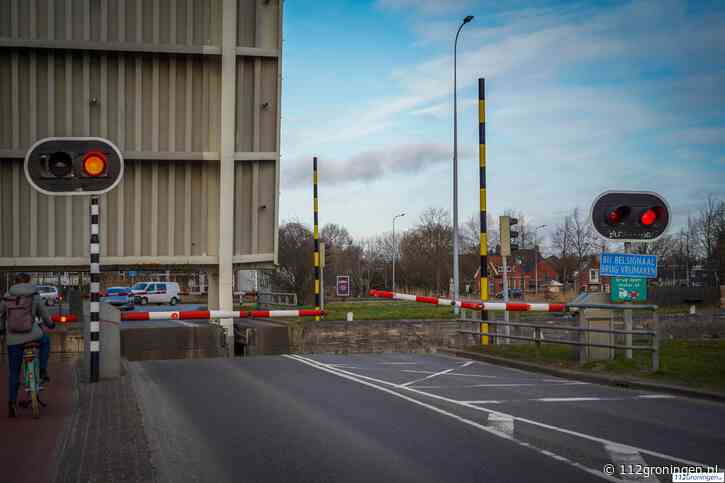 Slagboom schade na botsing auto/ slagboom bij de Oostersluis