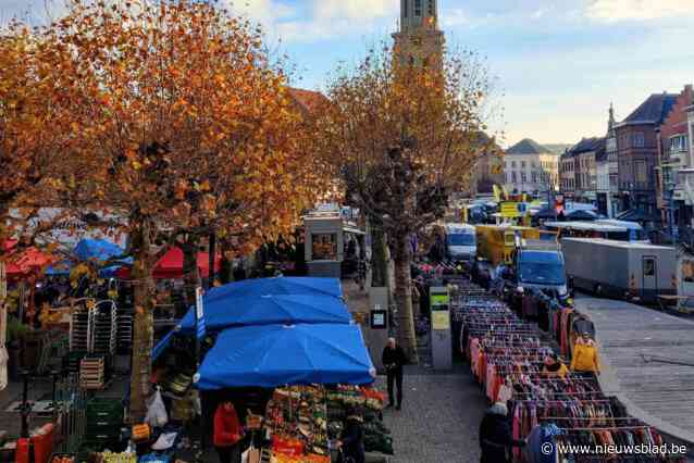 Politie plukt fietsers en steppers van de Markt
