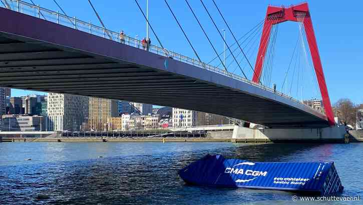 Rotterdamse Willemsbrug iets gezakt, gemeente past hoogteborden aan