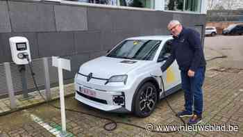 Thuisverplegers testen hoe elektrische auto past in dagelijkse werk: “Je zit constant te rekenen”