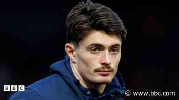 Quirke signs new contract with Sale