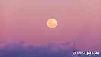 Vollmond im März: Für 3 Sternzeichen wird es in der Liebe turbulent