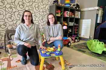 Mama en dochter openen De Kleine Pamperboefkes