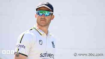 Hain signs new deal with Warwickshire