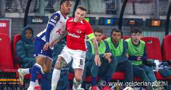 'Ouwe lul' Jordy Clasie ziet jonkies bij AZ groeien: ‘Ik kan ze soms tegengas geven’