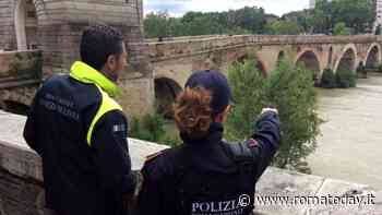 Maltempo a Roma, allerta per il Tevere. Banchine chiuse