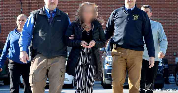 Frau soll ihren Stiefsohn 20 Jahre lang eingesperrt haben