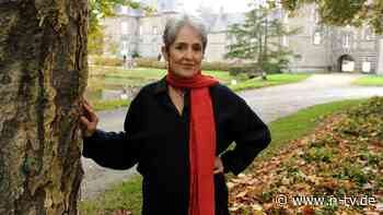 "Inkompetente Milliardäre": Joan Baez sieht "Demokratie in Flammen"