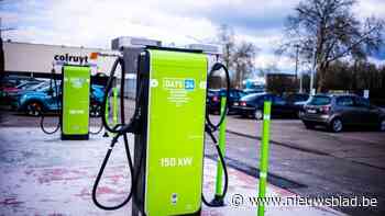 Colruyt installeert eerste laadstation in Limburg: bij welk warenhuis laad je het goedkoopst?