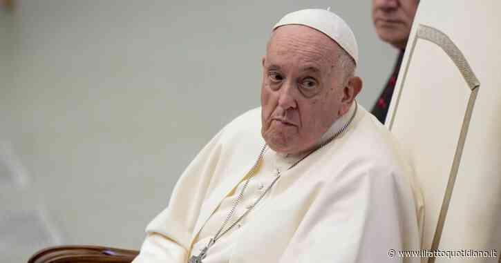 Papa Francesco, situazione “resta stazionaria in un quadro complesso”. Torta per l’anniversario del pontificato