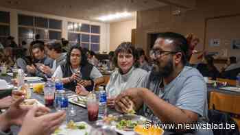 UAntwerpen brengt moslims en christenen samen voor iftar: “Besefte nu pas hoeveel tijd ik normaal aan eten besteed”