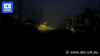 Dry conditions blamed as more than 20,000 left without power in regional SA