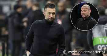 Wesley Sneijder keihard over Farioli na opstellen B-ploeg Ajax: ‘Je moet je kapot schamen, echt waar’