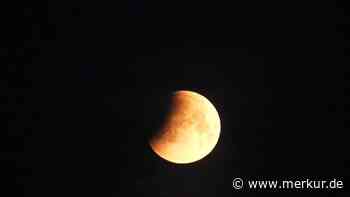 Mondfinsternis heute früh: Vollmond taucht jetzt in den Kernschatten der Erde ein