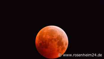 Mondfinsternis heute früh: Der rostrote „Blutmond“ leuchtet am Himmel