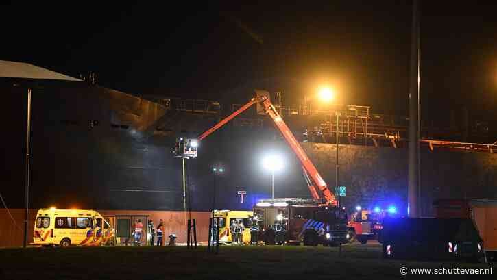 Persoon valt van schip op stootbalk in Westsluis Terneuzen
