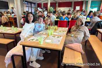 Leerlingen, ouders en leerkrachten komen in pyjama naar school voor Bednet: “Beetje raar, maar dat maakt het leuk”