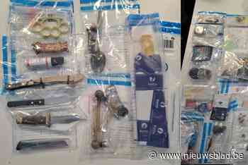 TARL neemt 300 gram drugs, 100 pillen, 96.000 euro, 105 auto’s en 13 wapens in beslag