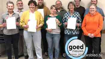 Geslaagden EHBO-cursus Riemst ontvangen brevet van Rode Kruis