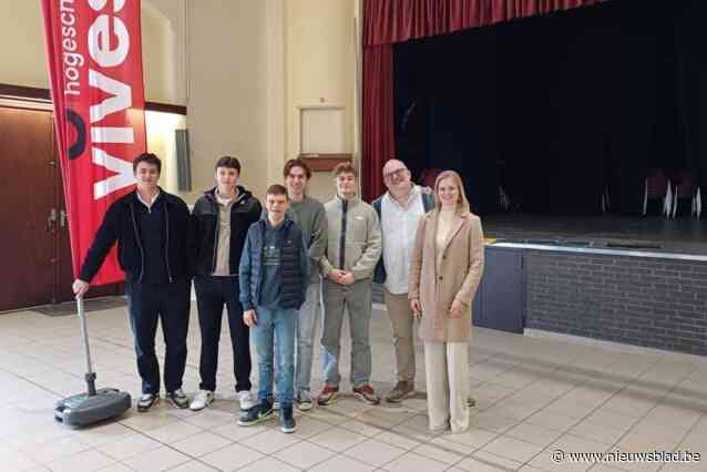 Leerlingen hogeschool zamelen geld in voor dagcentrum voor mensen met een beperking: “Er zijn nog grote werken nodig in het parochiaal centrum”