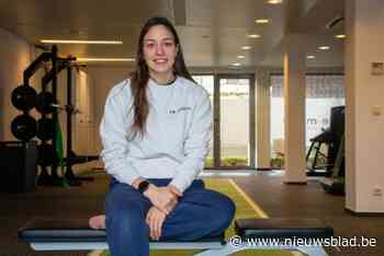 Eline (30) opent de deuren van haar gloednieuwe kinepraktijk: “Hier kleed je je om in de kluis van een bankkantoor”