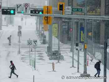 Edmonton weather: Snowfall ends, but flurries still threaten