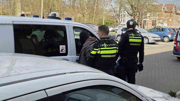 Steekpartij in flat, gewonde man met spoed naar ziekenhuis