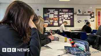 Act 'now or never' to hit 6,500 teachers target, report warns