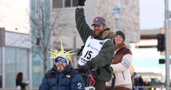 Ex-Fernsehstar gewinnt Hundeschlittenrennen in Alaska
