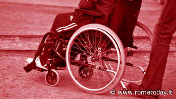 Roma, ragazzo disabile picchiato alle spalle da una compagna di scuola finisce in ospedale