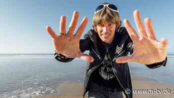 "Nackte Friseusen" und "Plus 1": Mit Mickie Krause über und unter der Gürtellinie