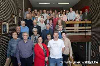 Kaartclub De Spuitgasten huldigt kampioenen