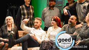 Turkse en Vlaamse toneelvereniging staan samen op de planken met ‘Fritten en Kebab’: “Eigentijdse versie van Romeo en Julia”