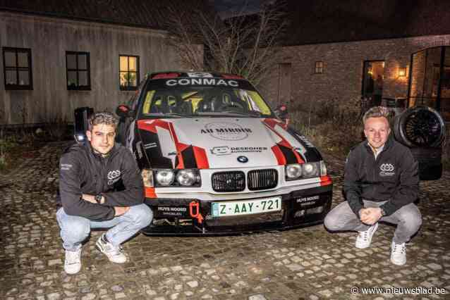 Nieuw rallyteam passeert tijdens eerste wedstrijd langs ouderlijk huis van piloot (29): “We willen meer doen dan alleen maar met de auto rijden”